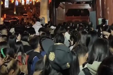 门票降至9.9元后游客挤爆，邯郸古武当山紧急喊停！